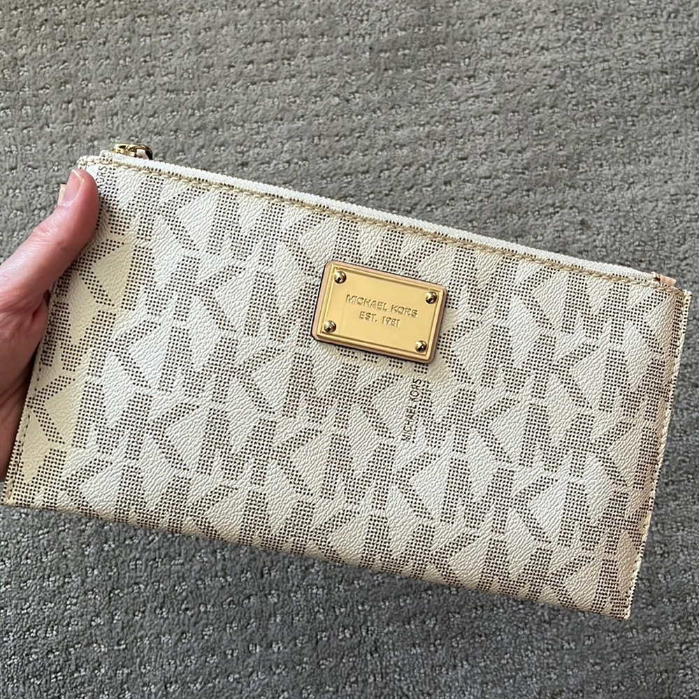 Michael Kors Wristlet